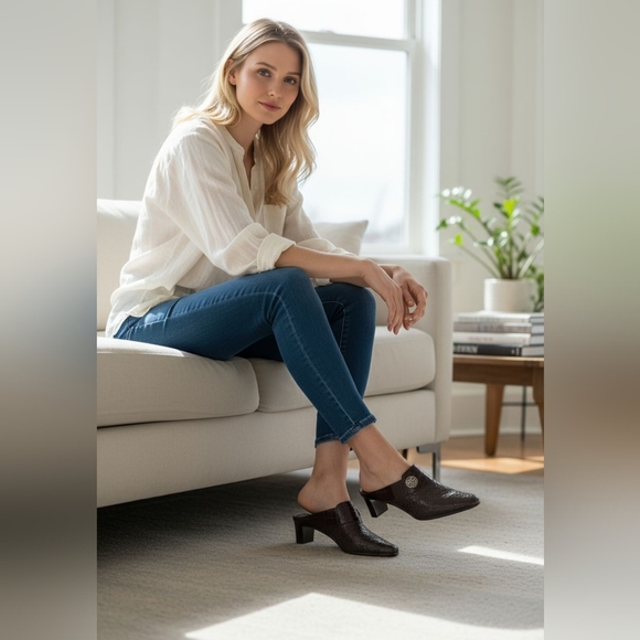 BRIGHTON, TRYST,  LEATHER CHOCLATE BROWN WEAVED MULE,  WOMENS , NWOT SIZE 10 - Picture 1 of 9